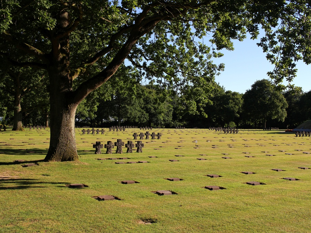 Le cimetière allemand près de Caen qui rappelle les égarements passés et le chemin parcouru.